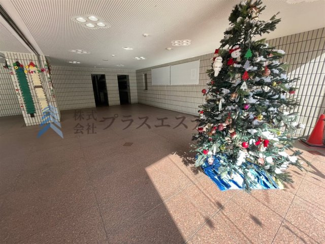 エントランスには季節のモニュメントが飾られていてかわいいですね♪