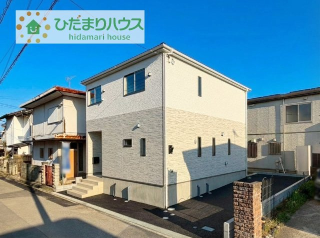 周辺は緑も多く、スーパーやドラックストアも近い為、住環境良好です♪