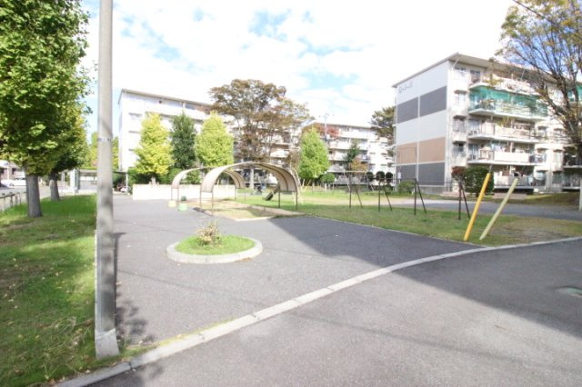 小さな公園があります