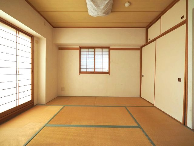 心安らぐ落ち着いた雰囲気の和室空間