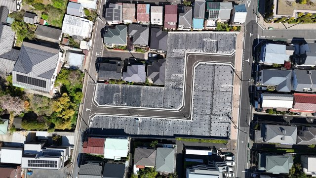 上空より撮影　全18区画の大型開発分譲地　無電柱化の美しい街並み