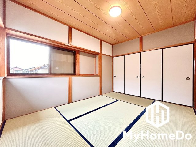 たっぷりの収納で空間を広く使える和室。季節のアイテムや来客用寝具の収納にも便利。