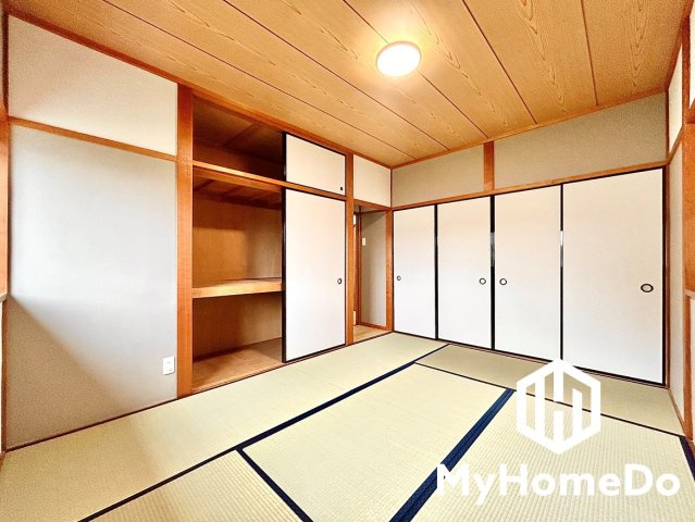 プライベートタイムを充実させる、落ち着いた雰囲気の過ごしやすい洋室です。