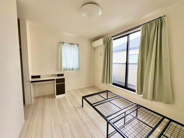 洋室　6帖　シンプルなデザインで使いやすいお部屋です。　