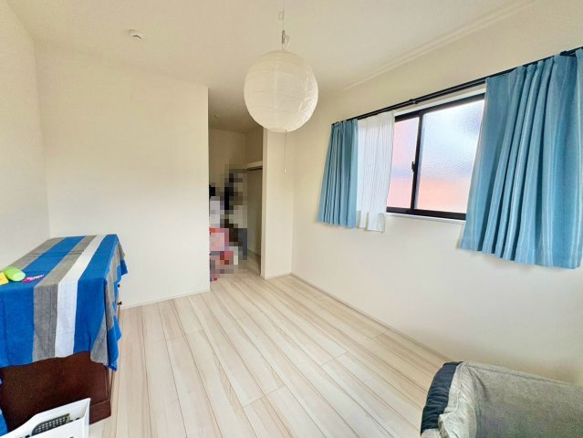 子供部屋　6帖　二面採光で陽当たり良好・全居室に収納があるので物の置き場に困りません。