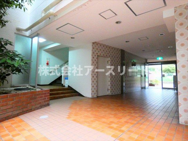 【マンション玄関】
