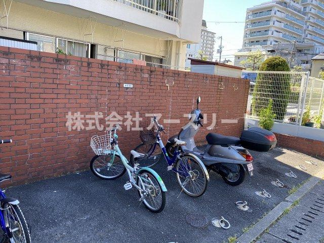 【バイク置場】