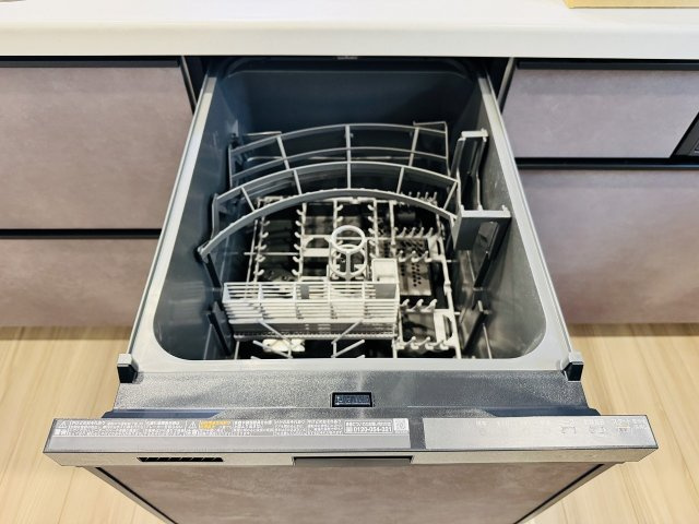 ～食洗機付き　食事後の食器洗いはお任せ、家族でゆっくりとくつろげます～