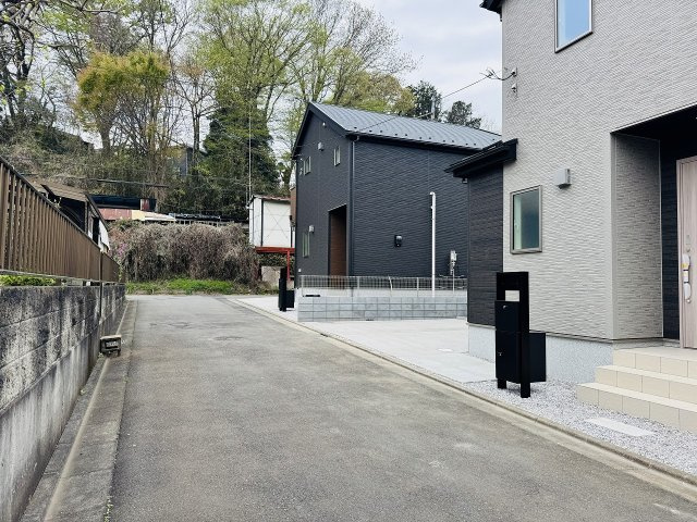 ～南東側4ｍ道路に面しています～