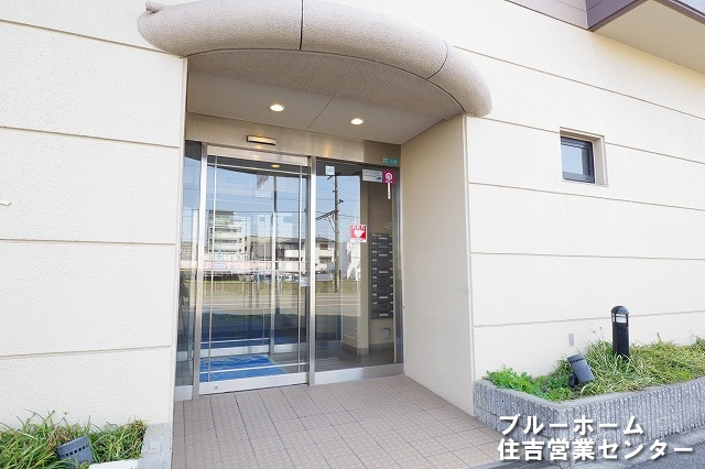 オートロック付きで防犯面安心のエントランスです！