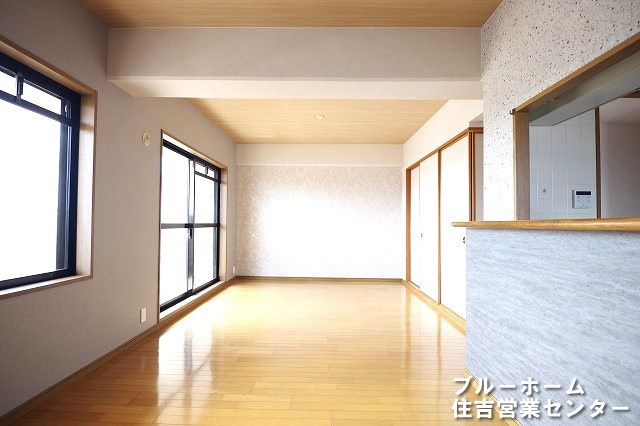 約15.6帖のLDKです！広々とした空間で大きな家具の配置等も困りません♪