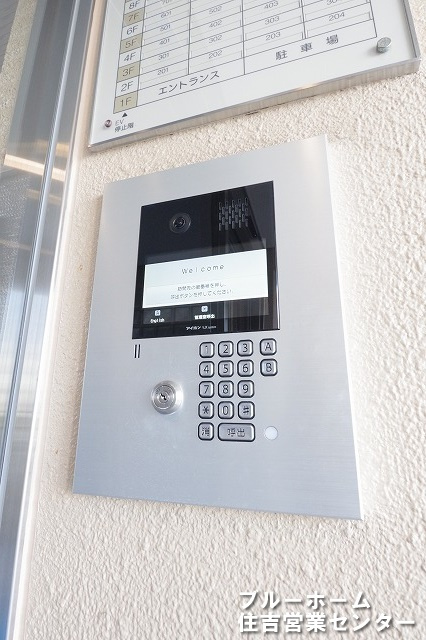 オートロック板の写真です！お部屋の鍵で開錠可能です！