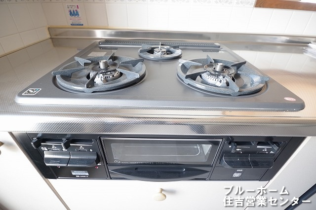 お料理が楽しくなる3口コンロ・グリル付き！
