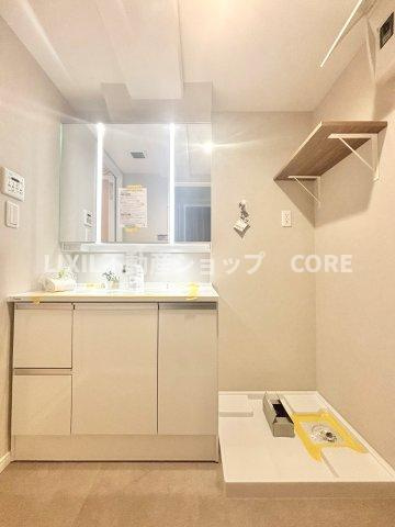 落ち着いた空間を演出するカラーと、ゆったり落ち着いてお使い頂ける広さが魅力のパウダールーム。