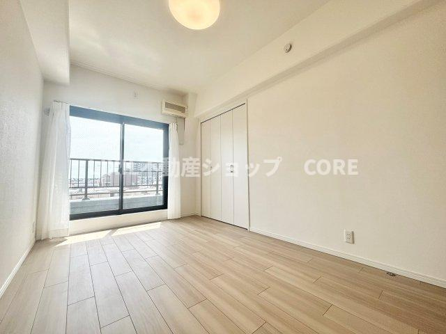 バルコニーに面した大きな窓は、お陽さまの光とさわやかな風をたっぷりとりこめます。