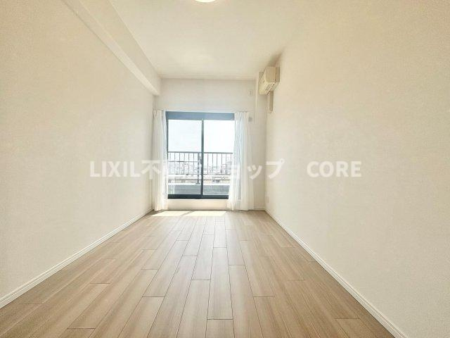 リビングで楽しく過ごした後はゆっくりくつろぐ時間を満喫できる寝室です。