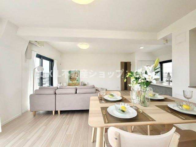 上質な時間を育む暮らしのメインステージ。寛ぎとコミュニケーションを育む居心地のよい場所。