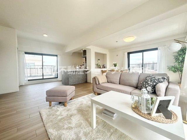 家族と過ごす時間を大切にしたい方にぴったりの明るくゆとりある住空間です。