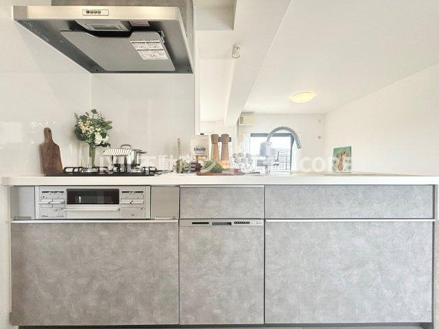 最新のシステムキッチンに新規交換済です。新品のキッチンなのは嬉しいですね。