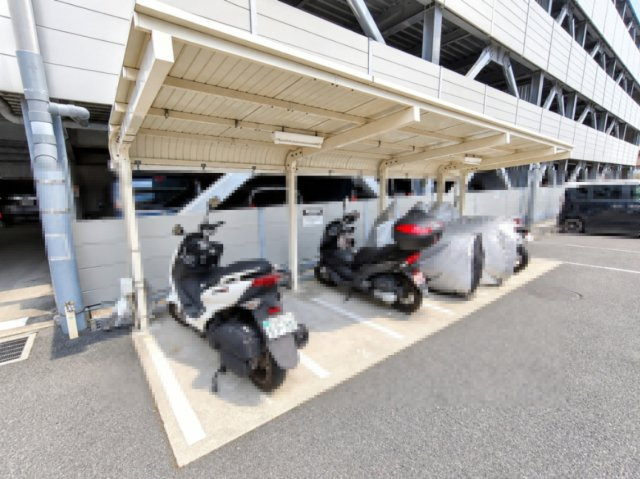 【バイク置き場】