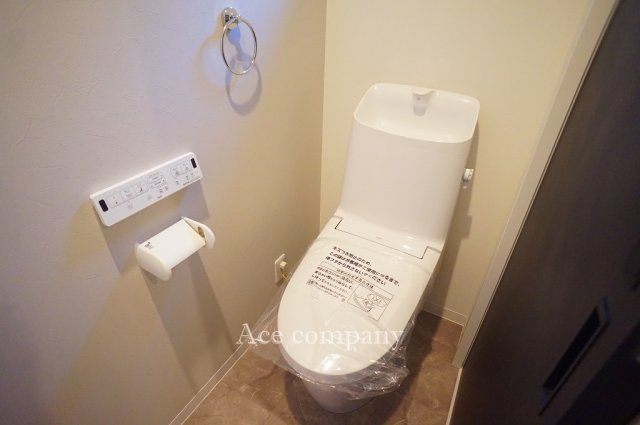 トイレは1階と2階の2ヶ所に完備♪こちらは1階のシャワートイレです☆