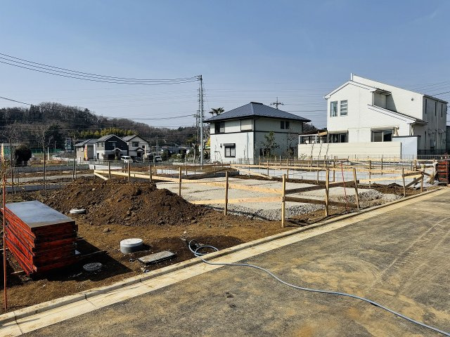 ～太陽光発電設備が標準搭載・省エネ性能認定　2台駐車可能　小中学校徒歩5分～