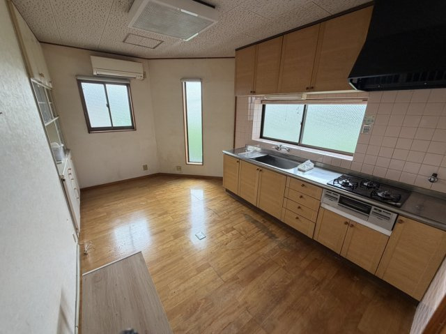 コンパクトなダイニングキッチンです。丁度良いです。