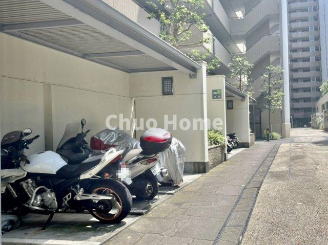 【バイク置場】最新の空き状況や費用などの詳細は担当スタッフまでお問い合わせください。