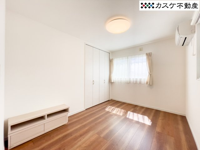 全居室にクローゼットが備わっているため、お子様のおもちゃや学習道具もスッキリ片付き、自分でお片付けをする習慣も身につきます。2面採光による明るい室内は、勉強や趣味に集中できる最適な環境となります。　