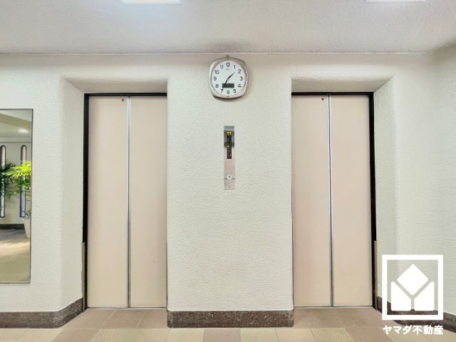 複数基のエレベーターを設置。ゆとりある共用設計で、快適な住まいへのアクセスをスムーズに。