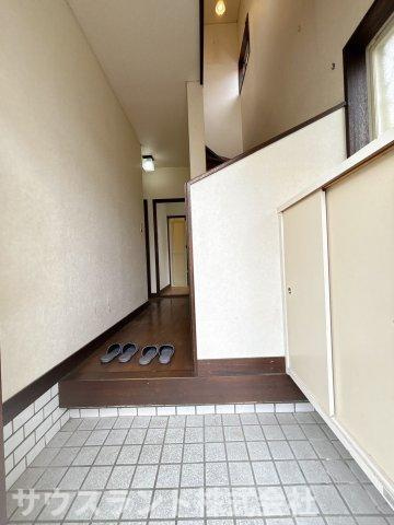 明るい玄関です