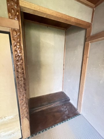 古民家を感じさせる床の間があります。