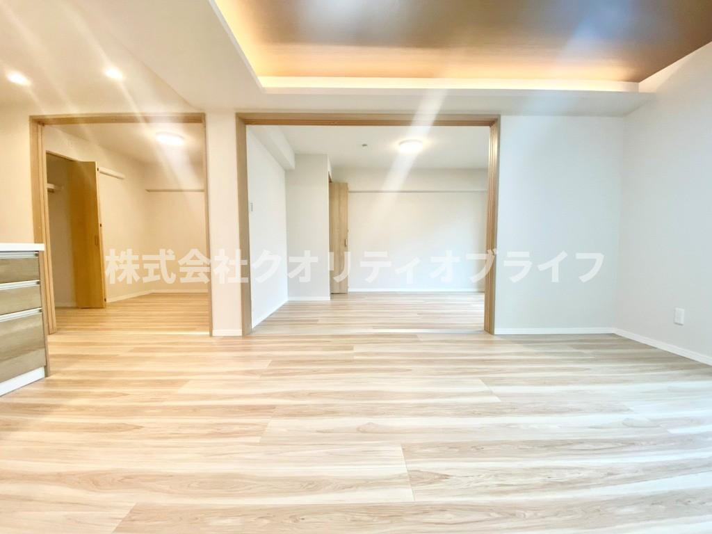 リビング天井の間接照明はお部屋を優しく明るく照らしてくれます