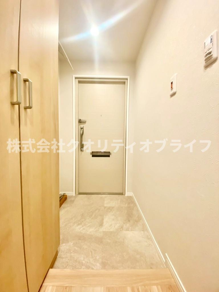 シンプルなつくりの玄関