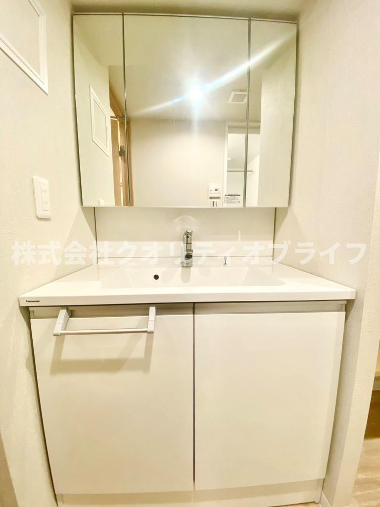 身だしなみを整える際にあると嬉しい独立洗面台も新設されております