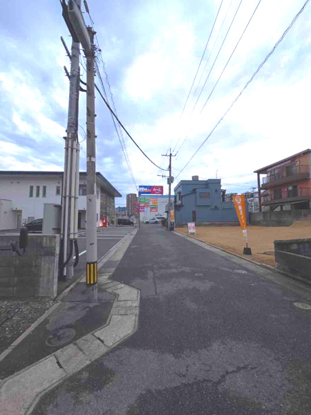 【上到津二丁目の前面道路含む現地写真】