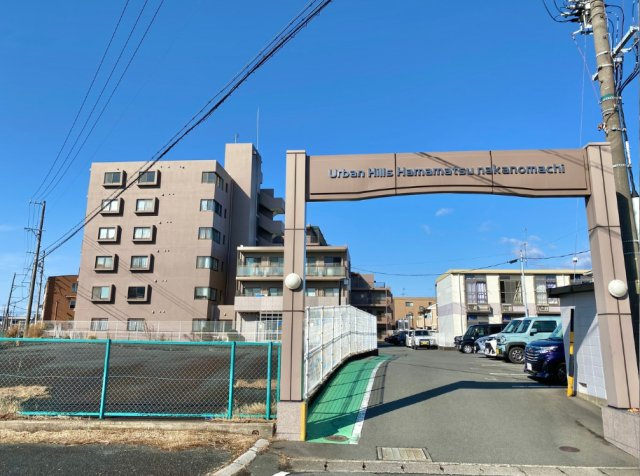 マンション東側が正面入り口となります。
