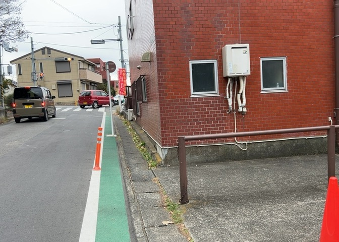 物件によっては、入居者が個人的に使用できる専用庭がついているものもあります。また、住宅の中にある土間の部分を庭と呼ぶこともあります。庭の用途は住む人によって変わり、それによってデザインもさまざまです。