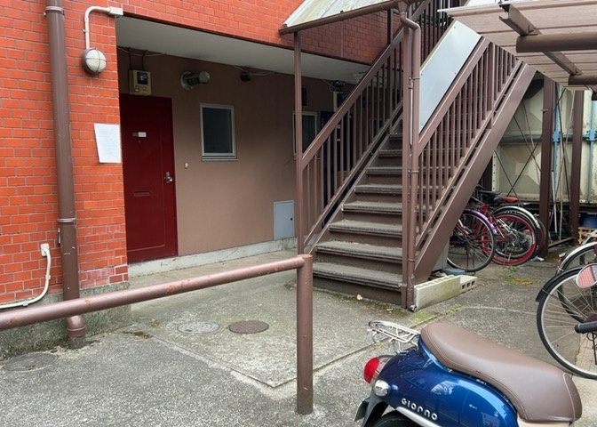マンションのエントランスには、もともと風よけや防犯の役割がありますが、マンションによって宅配ボックスなどの設備が備わっている所もあります。日々の生活をイメージしながら生活しやすさをチェックしましょう。