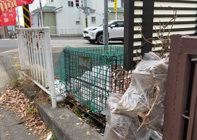 共有部分は、住民なら誰もが使える設備のこと。例えば駐車場やエレベーター、インターネット設備、セキュリティ設備などがあります。他にも、マンションの廊下・外部階段やエントランス・ゴミ置き場などがあります。