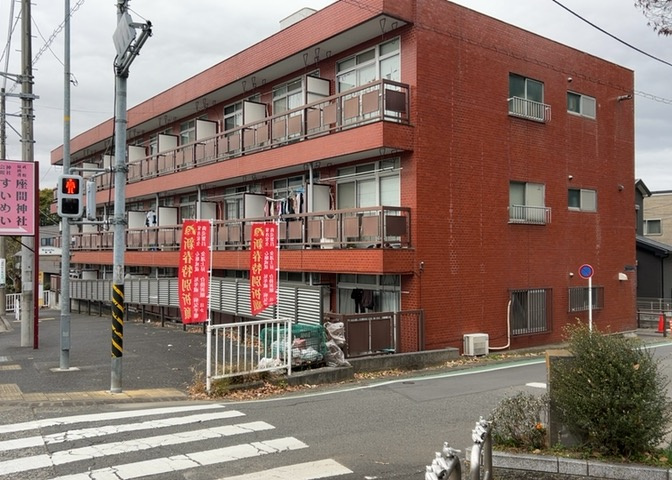 眺望の良さを楽しめるダイニングキッチンで家族団らんの時間を過ごしてはいかがでしょうか。バルコニーから見える景色を家族で眺める時間は、時間が経つのを忘れてしまいそうですね。是非、現地を見に行きましょう！