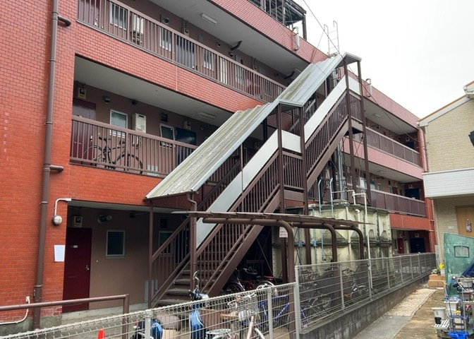 ＳＲＣ造は強度や耐震性の面でもRC造と比べて優れています。そのため、10階建以上の高層または超高層マンションなどの建築にも多く採用されています。柱や梁などのサイズが小さくても高い耐震性を確保できます。
