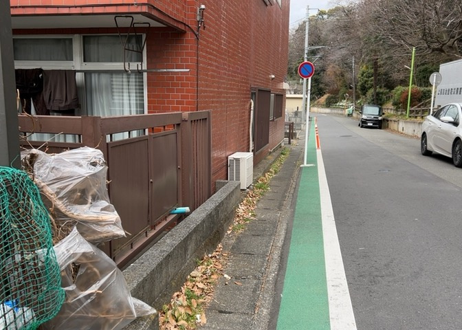 マンションの駐輪場は、事前に空きがあるか確認を取ると安心です。せっかく入居したのに駐輪スペースがない！なんてことになったら大変ですよね。そこで、内見時や購入前にはまず事前に確認しておくと良いでしょう。