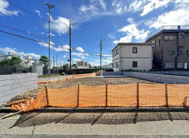 販売現地／2026年9月14日撮影　　開放感のある現地。周辺には高い建物が少なく、伸びやかな住環境が広がります。