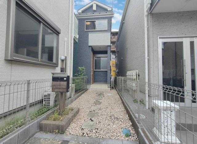 【庭・エントランスアプローチ】