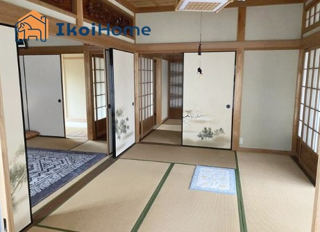 部屋数多くトイレも2ヶ所で、忙しい朝もトイレ争い不要。親との同居ライフに適した二世帯向き住居