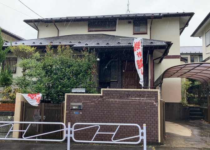 木造住宅とは土台、壁、柱など建築物の強度を支える構造体の材に木が使用されている構造を指します。構造体は建物の自重を支えるだけではなく風圧や水圧、積裁荷重などあらゆる衝撃に耐えるための基礎です。