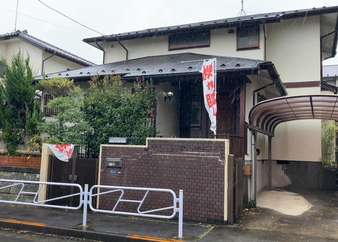 隣家の土地はどうなっているのか、生活利便施設が近くにあるのか、学校まで近いかなど、お客様のライフスタイルにあわせたイメージが重要です。また、近くにあると困る施設が近くにないかも確認するといいでしょう。