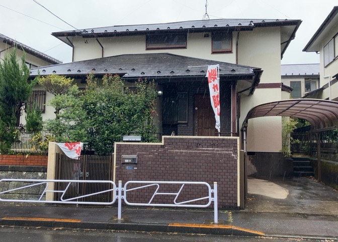 南側道路の場合は長い時間光を入れ込むことができるため、庭やリビングを道路側に持ってくることが多く土地価格も高い傾向にあります。一方北側道路だとリビングや庭が南側になりプライバシーを守ることができます。