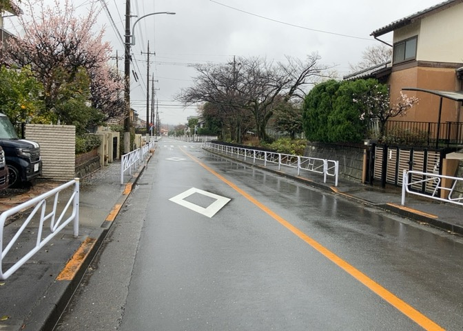 桜や紅葉の名所に出かける人は多いと思いますが、家にいながら季節の移ろいを感じる生活を送りませんか？リビングや窓から見える景色が生活を彩るワンポイントに！現地から見える景色を堪能してみては如何でしょう。